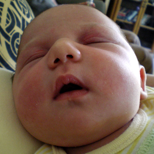 Open mouth, round head